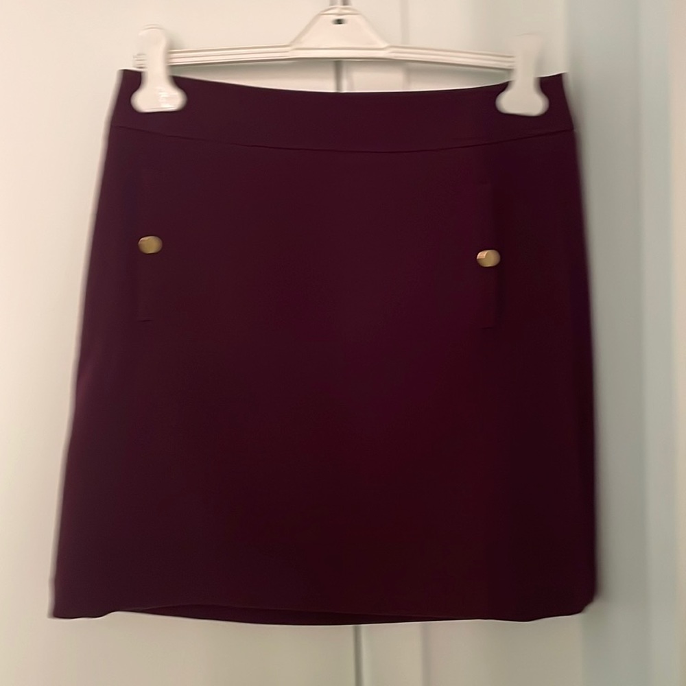 Comfortable and chic burgundy skirt for work/casual!